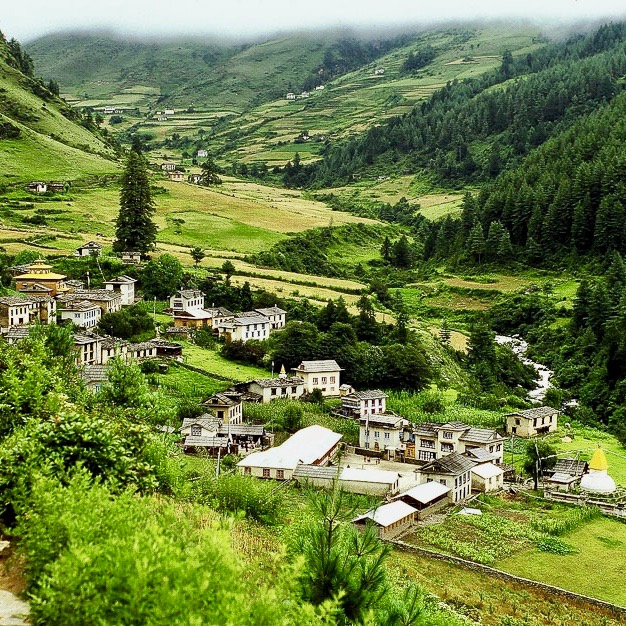 Date: 1997-07
Location: Junbesi, Solukhumbu
Description: Beautiful illage of Junbesi at the top of the Solu Valley.